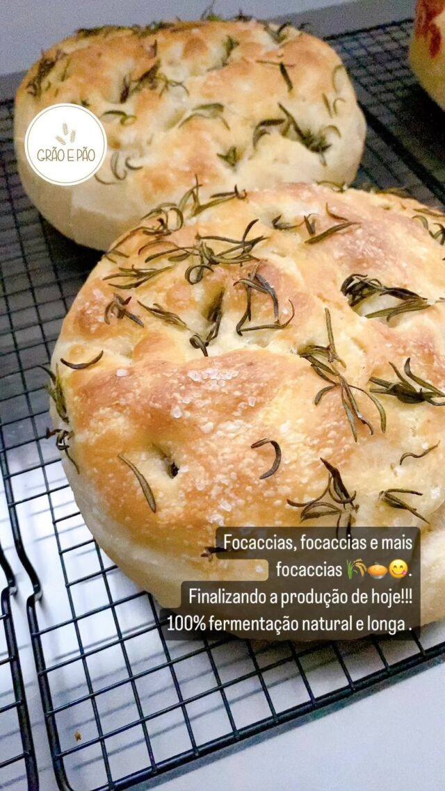 Focaccias, focaccias e mais focaccias 🌾🥧😋.
Finalizando a produção de hoje!!!
100% fermentação natural e longa.
#fermentaçãonatural #focaccia #levain #sourdough